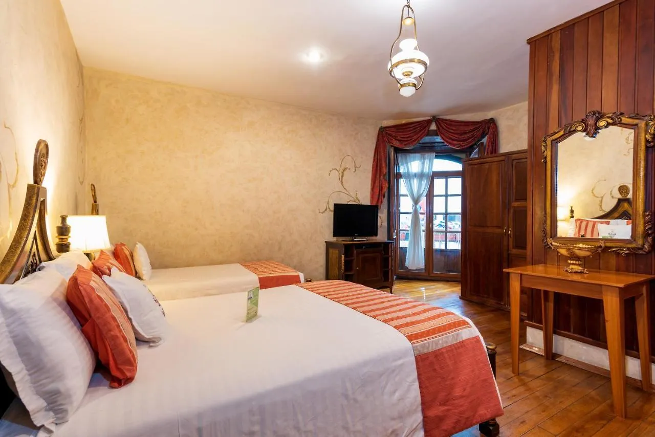 Hotel Boutique Los Balcones Cuenca 4*,